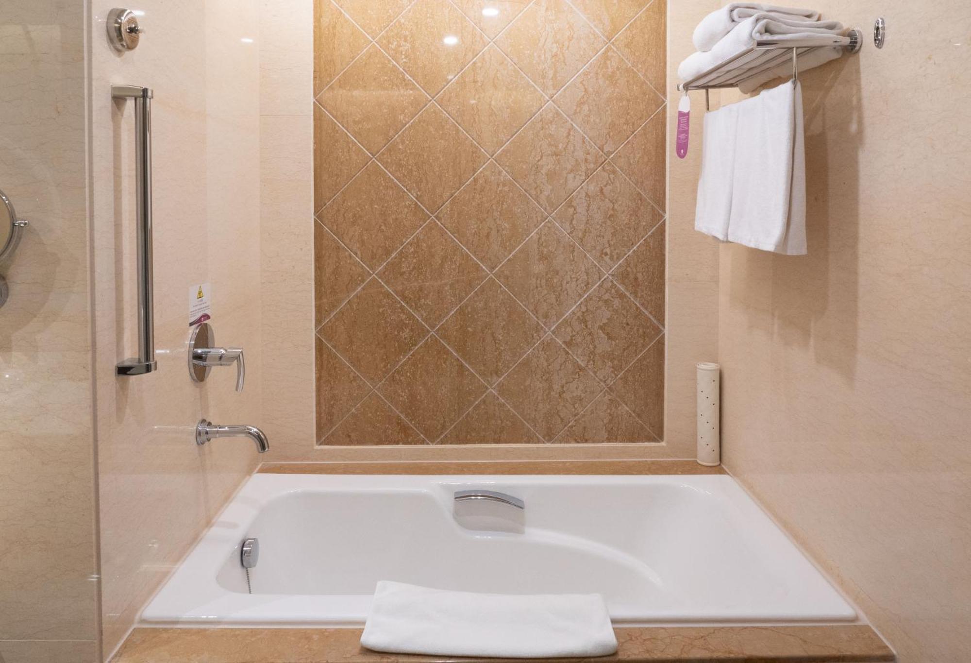 E-Da Royal Hotel Dashu Eksteriør bilde A bathtub