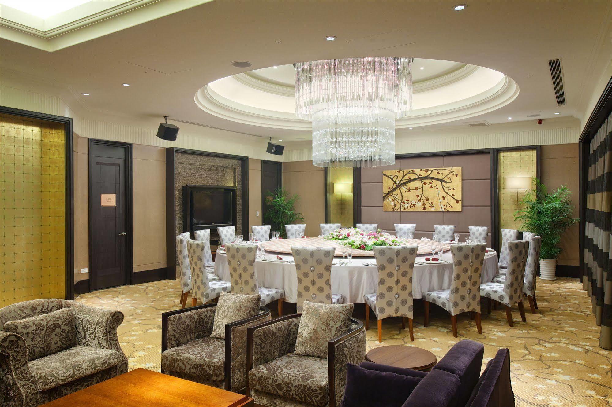 E-Da Royal Hotel Dashu Restaurant bilde A private dining room at a restaurant in China